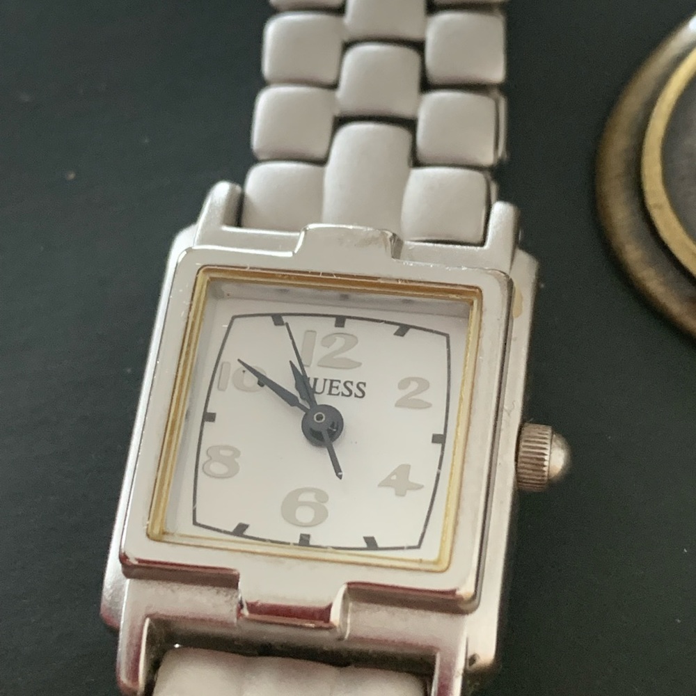 GUESS watch in matter Silver